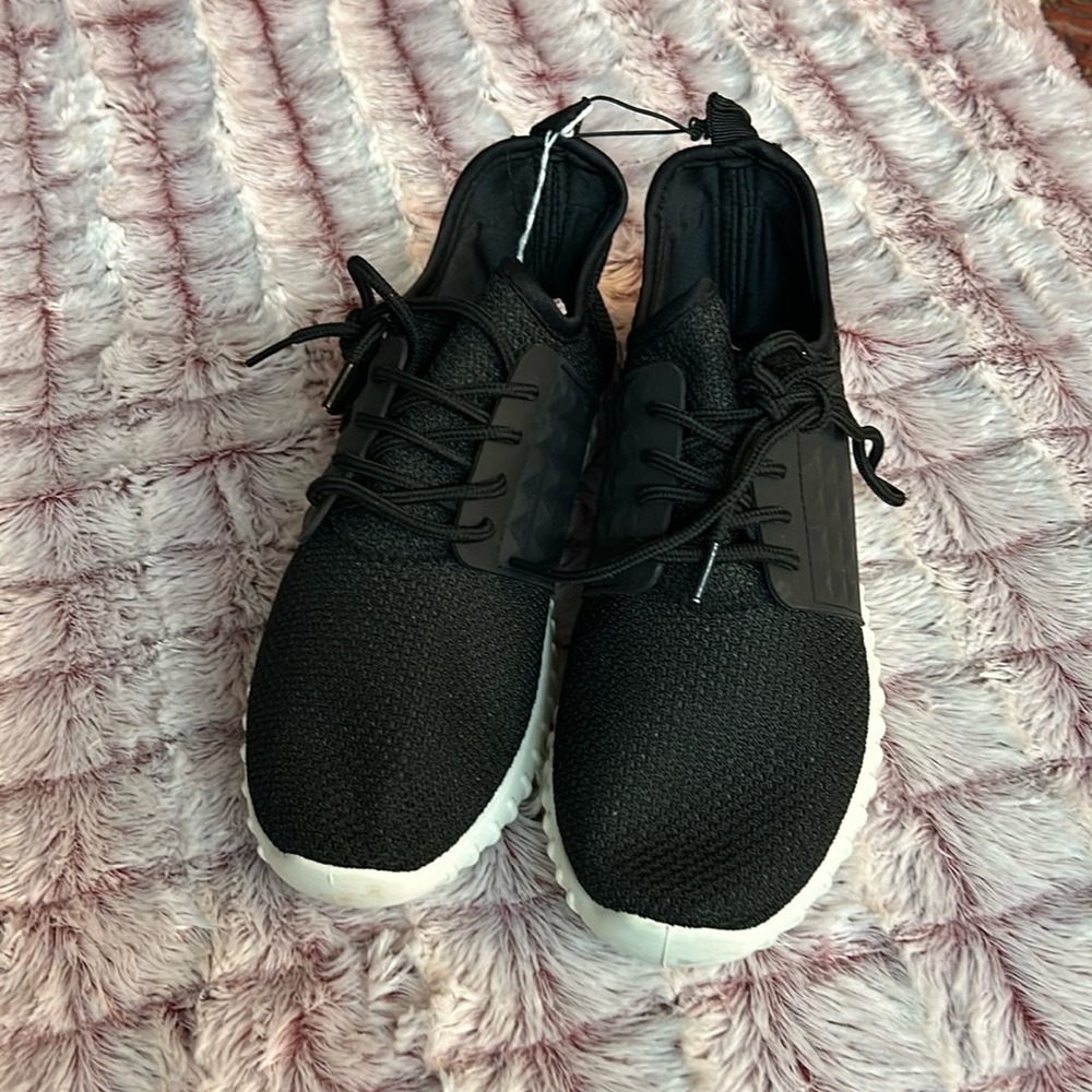 Twisted  Men black sneakers size 7